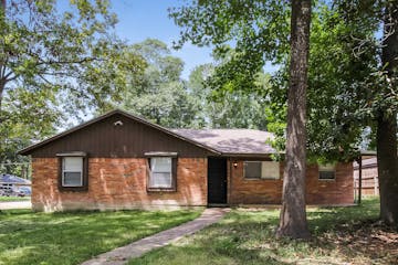 2003 Woodway Dr Woodbranch, TX 77357